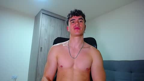 Snapshot of andre_parker chatting on July 2026 01:07:01 AM Andre Parker online show from July 2026 01:07:01 AM