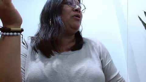 Snapshot of andrea_teacher chatting on September 2025 11:27:02 PM Andrea Model trainer Luxury ST online show from September 2025 11:27:02 PM