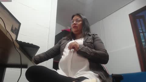 Snapshot of andrea_teacher chatting on October 2025 04:25:02 PM Andrea Model trainer Luxury ST online show from October 2025 04:25:02 PM