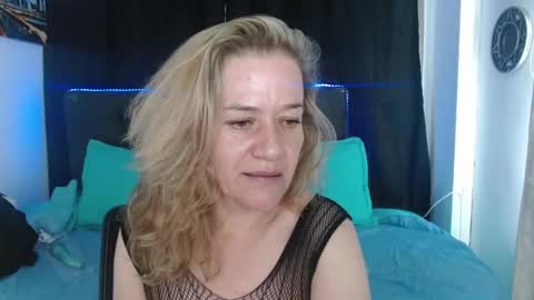 andreea_xx online show from February 2026 02:13:02 PM