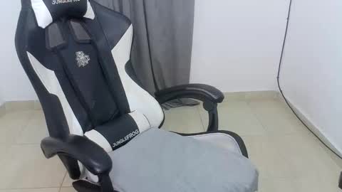 Snapshot of andres180950734 chatting on October 2025 11:29:01 AM andres180950734 online show from October 2025 11:29:01 AM