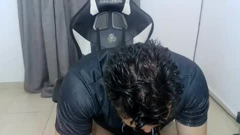 Snapshot of andres180950734 chatting on October 2025 11:52:02 PM andres180950734 online show from October 2025 11:52:02 PM