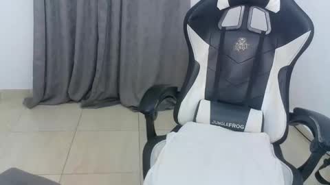 Snapshot of andres180950734 chatting on December 2025 10:46:02 AM andres180950734 online show from December 2025 10:46:02 AM