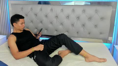 Snapshot of andres1_8 chatting on April 2026 01:23:02 AM IM ANDRES online show from April 2026 01:23:02 AM