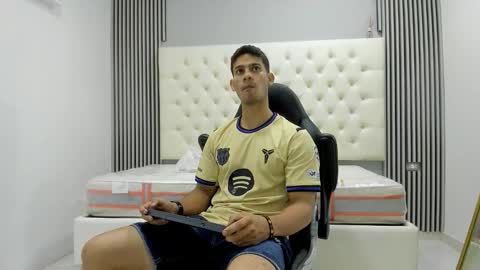 andres_stud online show from March 2026 04:27:02 AM