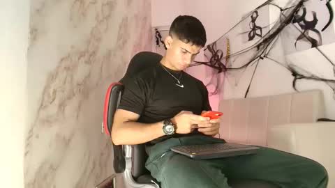 Snapshot of andres_stud777 chatting on October 2025 04:40:02 AM ANDRES online show from October 2025 04:40:02 AM