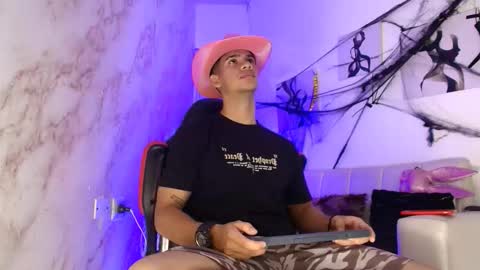 Snapshot of andres_stud777 chatting on October 2025 04:27:01 AM ANDRES online show from October 2025 04:27:01 AM