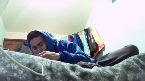 andrescaraballo18 online show from October 2025 05:05:02 AM