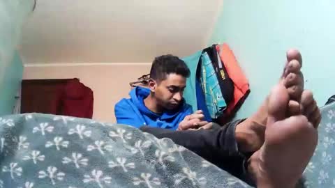 andrescaraballo18 online show from October 2025 05:43:02 AM