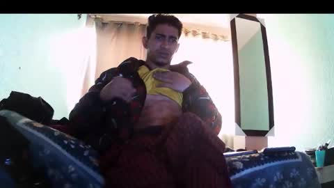 andrescaraballo18 online show from May 2026 08:28:01 PM