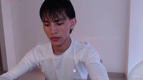 Snapshot of andrew_courtz chatting on December 2025 08:48:02 PM Andrew Courtz online show from December 2025 08:48:02 PM