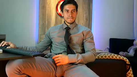 Andrew online show from September 2025 04:01:02 AM