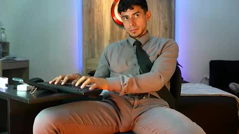 Andrew online show from October 2025 02:43:02 AM