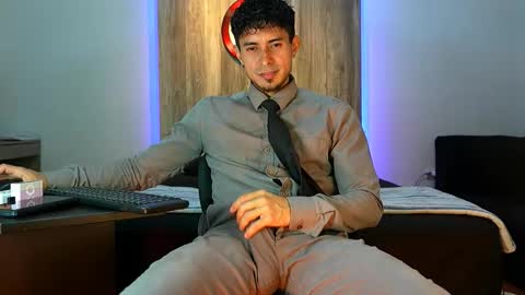 Andrew online show from November 2025 02:10:02 AM