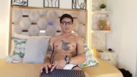 Snapshot of andrew_haalls chatting on November 2025 09:29:02 PM andrew_haalls online show from November 2025 09:29:02 PM