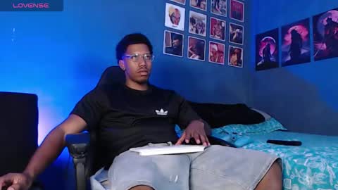 Andrew online show from November 2025 04:33:02 AM