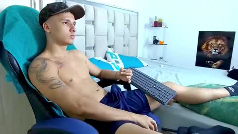 Snapshot of andrew_lover21 chatting on February 2026 03:03:02 AM Andrew online show from February 2026 03:03:02 AM