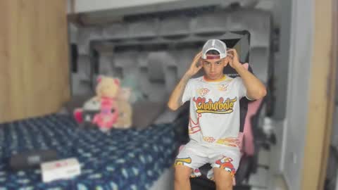 Snapshot of andrew_twink18 chatting on November 2025 05:17:02 AM Andrew M. online show from November 2025 05:17:02 AM