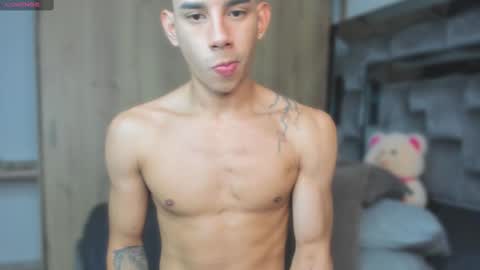 Snapshot of andrew_twink18 chatting on November 2025 03:28:01 AM Andrew M. online show from November 2025 03:28:01 AM