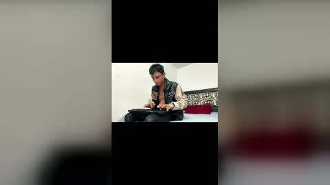 Snapshot of andrewcooper1 chatting on November 2025 04:04:01 AM andrew online show from November 2025 04:04:01 AM