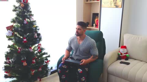 Andrew online show from December 2024 01:49:02 PM