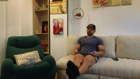 Andrew online show from October 2025 02:12:02 AM