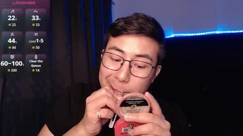 andrewmhilton_ online show from February 2026 06:09:01 AM