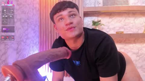 Snapshot of andrewpeach chatting on September 2025 09:50:01 PM Andrew online show from September 2025 09:50:01 PM