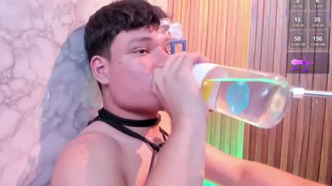 Snapshot of andrewpeach chatting on September 2025 10:35:02 PM Andrew online show from September 2025 10:35:02 PM