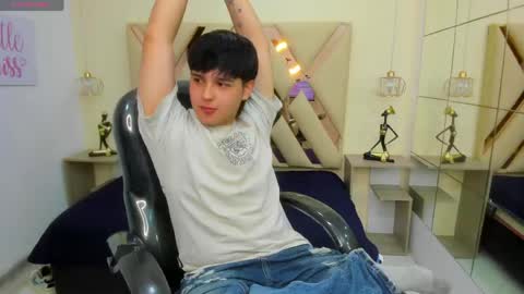 ANDREW online show from April 2026 12:32:01 PM