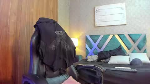 AndreW White online show from December 2024 08:07:02 PM