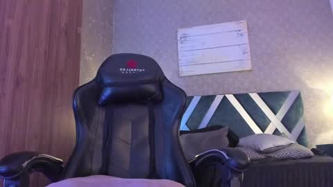 AndreW White online show from December 2024 01:32:01 AM