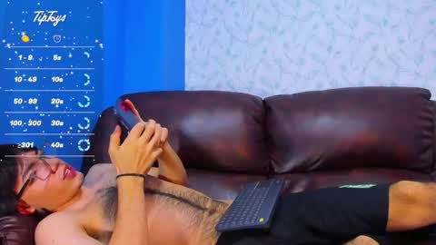 AndreW White online show from March 2025 06:43:02 PM