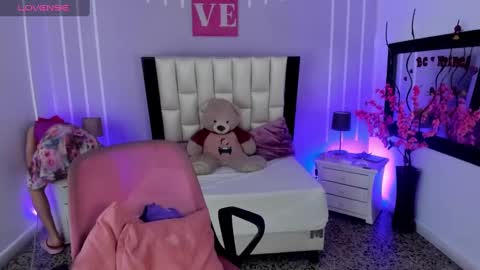 Andrea online show from November 2025 01:55:02 PM