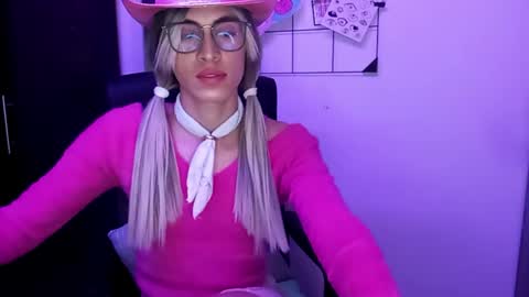 Snapshot of andy_vander chatting on October 2025 11:17:01 PM Andy van der Rose online show from October 2025 11:17:01 PM