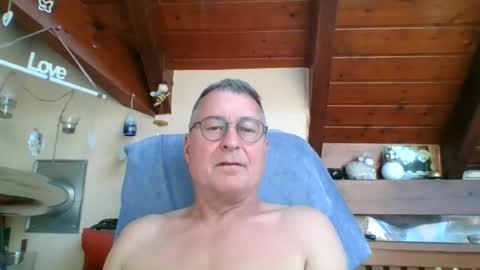 Snapshot of andybayern chatting on July 2026 08:18:02 AM andybayern online show from July 2026 08:18:02 AM