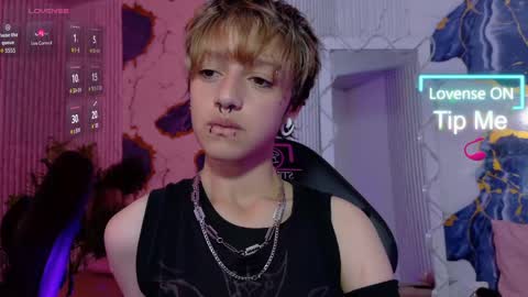 angeel_tay online show from May 2026 10:51:01 PM