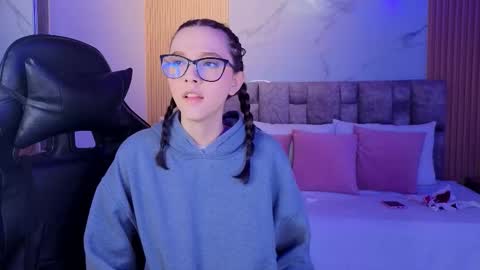 Snapshot of angel__kiss chatting on December 2025 10:32:01 AM angel__kiss online show from December 2025 10:32:01 AM