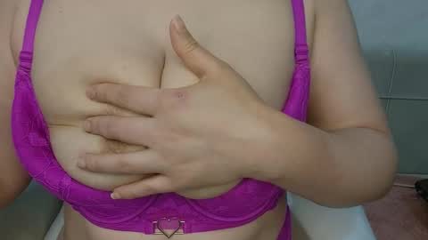 Snapshot of angel_coconut chatting on November 2025 05:28:02 AM Angel coco online show from November 2025 05:28:02 AM