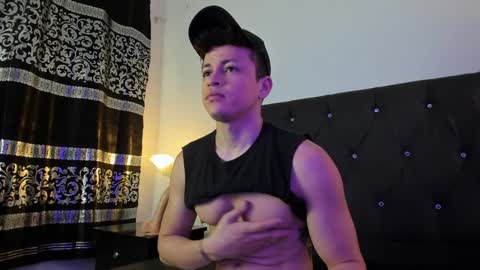 Snapshot of angel_cuervo chatting on January 2025 12:36:02 PM Angel Cuervo online show from January 2025 12:36:02 PM