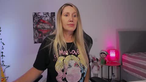 Snapshot of angel_danm_milf chatting on December 2024 01:55:01 PM Patricia - online show from December 2024 01:55:01 PM