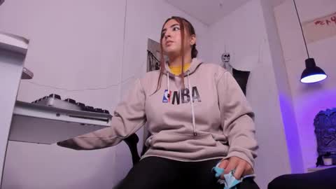 angel hardy online show from October 2025 11:58:02 AM