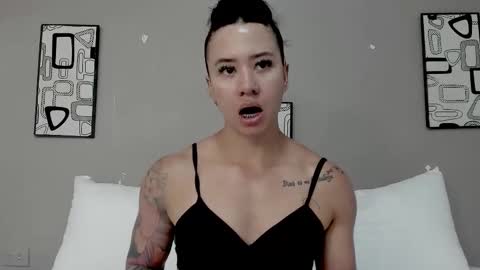 Angel online show from November 2025 09:48:01 PM