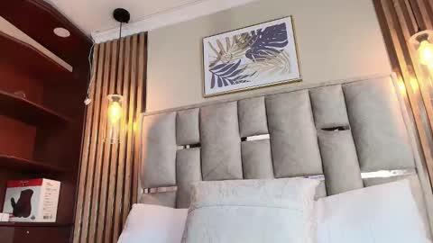 Nicolle  online show from September 2025 11:24:01 AM