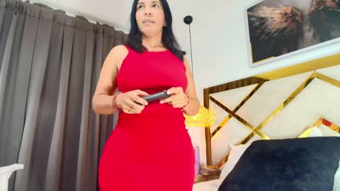 Nicolle  online show from April 2026 11:15:01 AM