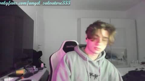 Angel online show from November 2025 08:03:01 PM