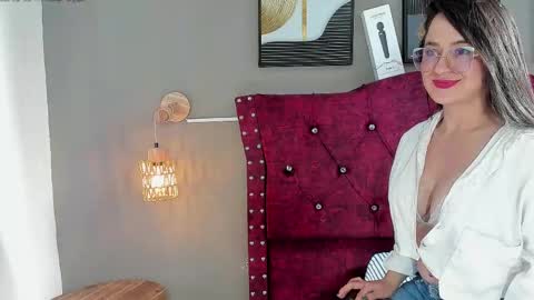 angela_nix online show from April 2026 07:58:02 PM