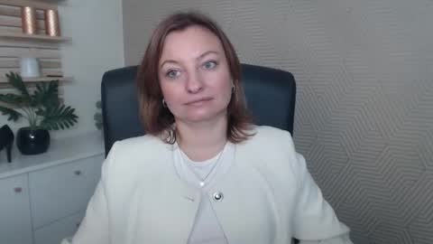 Angela online show from November 2025 06:46:02 AM