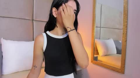 Snapshot of angelag_ chatting on November 2025 08:43:01 PM angelag_ online show from November 2025 08:43:01 PM