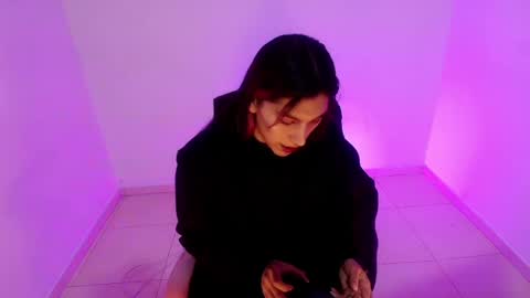 angele online show from April 2026 07:20:01 PM